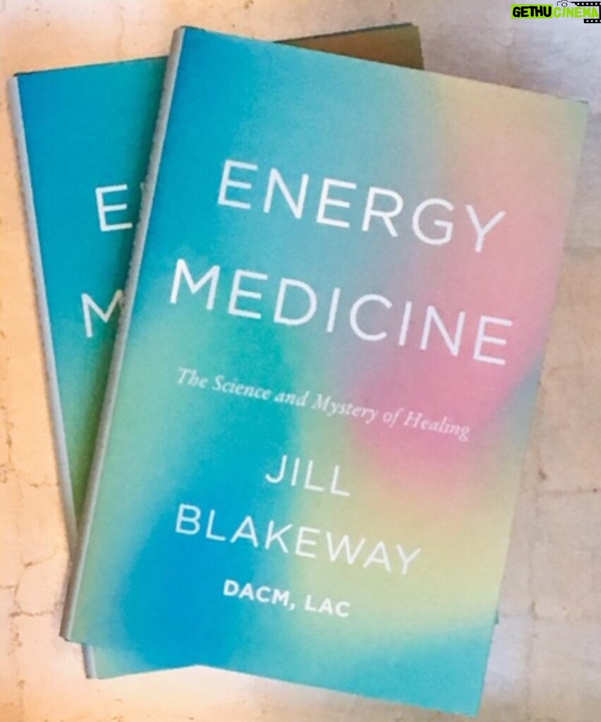 Saffron Burrows Instagram - I’m honoured to host the brilliant @jillblakeway discussing her ground-breaking new book #energymedecine @wanderlusthlwd join us on Tuesday night @JillBlakeway @yinovacenter @yinova https://www.eventbrite.com/e/a-workshop-based-on-jill-blakeways-new-book-energy-medicine-the-science-and-mystery-of-healing-tickets-60429905474