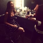 Saffron Burrows Instagram - Backstage at Corden... @JAMESCORDENOFFICIAL @thelatelateshowofficial The inimitable @ctilburymakeup 🎨 @tomyrivero_ ✂️@mikolmontaana @OKTHESTORE jewels @azzedinealaiaofficial @decadesinc Helena, cheers for the bra! 👙#MozartInTheJungle @mitjamazon