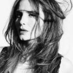 Saffron Burrows Instagram - I met Andrew at 15 in London, so brilliant seeing him last night. Thank you for the lovely words.  #repost from @andrewmacphersonofficial : “I just saw Saffron Burrows in Tom Dugan’s new one woman play, “Jackie Unveiled” at the Wallis Annenberg Theatre last night, and was blown away. It’s on for one more week, seriously, go see it!  The website for tickets is simply - http://thewallis.org”