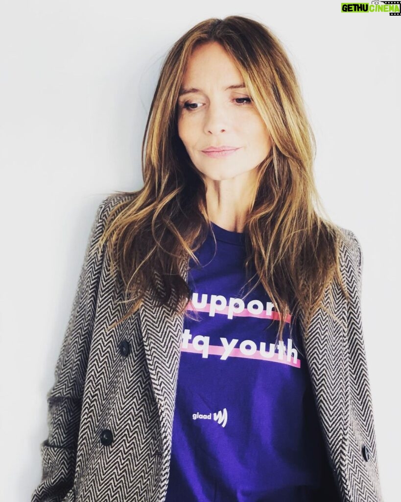 Saffron Burrows Instagram - On #SpiritDay we stand against bullying and show support for LGBTQ youth. Go purple now and join in 💜 http://glaad.org/spiritday @glaad 📷 @samtaylorjohnson #glaad