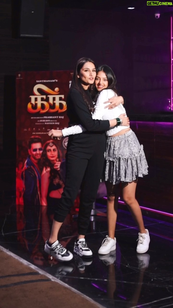 Sahana Sarvesh Instagram - Gorgeous @rraginidwivedi 💃🏽♥️ Super excited for your new film, kick! Choreo @irfaansheriff @santa_santhanam @iamprashantraaj @rraginidwivedi @saregamatamil @FortuneFilms_offl #saturdayiscominguu #kick #santa #tanya #trending #ig #dance