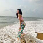 Sahana Sarvesh Instagram - Where is my @ap.dhillxn and why isn’t he recording videos of me . . . . #beachvibes #portraitphotography