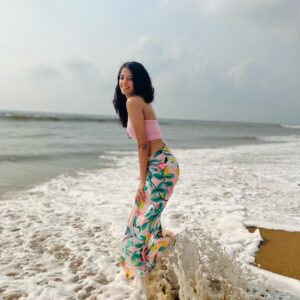 Sahana Sarvesh Instagram - Where is my @ap.dhillxn and why isn’t he recording videos of me 
.
.
.
.
#beachvibes #portraitphotography