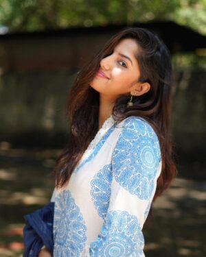 Sahana Sarvesh Instagram - 🦋
.
.
📸 @frames_arw 
.
.
.
.

#portrait #portraitphotography #portraits #ootd #desi #indianwear #ethnicwear