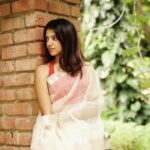 Sahana Sarvesh Instagram - 🕊 . . . Shot by @frames_arw Saree @hafsaaddotcom #portrait #portraits #sareelove #sareelover #ootd #portraitphotography Mechanic Shop