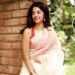Sahana Sarvesh Instagram - 🕊 . . . Shot by @frames_arw Saree @hafsaaddotcom #portrait #portraits #sareelove #sareelover #ootd #portraitphotography Mechanic Shop