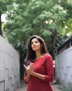 Sahana Sarvesh Instagram - I’m as innocent as I look thanks to @aviraljha 📸
@rehanabasheerofficial for the outfit ♥️