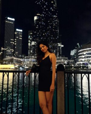 Sahana Sarvesh Instagram - Burj bumped into me in Dubai @travelwithatlys 

.
.
.
#travelvlog #dubai #dubaidiaries #burjkhalifa #travellingourplanet