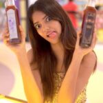 Sahana Sarvesh Instagram - I was never a big fan of honey or anything tooooo sweet until I tasted the honey from @wildhoneyhunters. Each of these flavours were super authentic, fresh and definitely not too sweet like most in the market! At one point I couldn’t decide which my favourite flavour was. There are so many exotic flavours. All of them were absolutely delicious and I had a fantastic time trying them out ♥️ Located @vrmallchennai Chennai in the first floor! To place your orders, contact : +91 99942 24426 - Vinoth +91 82487 31532 - Stephen #wildhoney #honey #honeyrose #sweettooth #bee