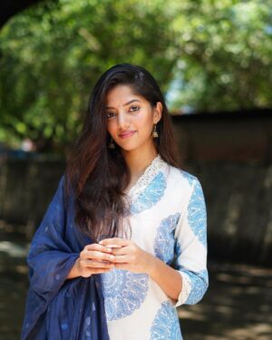 Sahana Sarvesh Instagram - 🦋
.
.
📸 @frames_arw 
.
.
.
.

#portrait #portraitphotography #portraits #ootd #desi #indianwear #ethnicwear