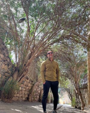 Saleh Abd El Nabi Instagram - ارقى انواع الأناقة هي ان تكون بعيدا عن القيل والقال وعن التدخل في شؤون الآخرين،نظيف القلب،ناصع الفكر ،طيب الأخلاق،افكارك اكثر تهذيباً من شكلك ومشاعرك ازكى طيباً من عطرك وخُلقك أكثر جاذبية من خِلقتك 🙏🏻#actor #leb