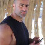 Saleh Abd El Nabi Instagram - لاتقم بإعادة الصداقة ابدا مع اي شخص حاول تدمير صورتك أو أموالك أو علاقتك ،فالثعبان يزيل جلده فقط ليصبح ثعباناً أكبر 💪🏻