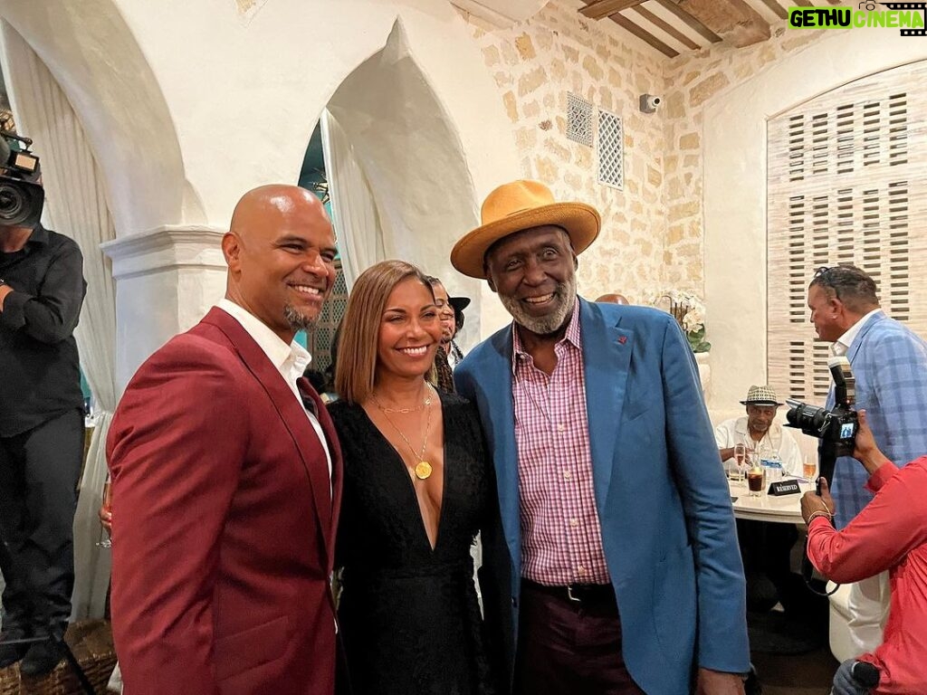 Salli Richardson-Whitfield Instagram - My heart is so heavy. I was given the honor to act with this man, Direct this man, play golf with this man and even share a cigar or two with this beautiful soul. @alldondre and I were always so happy to run into you and I’m so happy we were able to spend your 80th birthday with you. Heaven definitely has another angel. @officialrichardroundtree you will be missed.💔