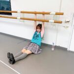 Sally Amaki Instagram - まおすけが撮ってくれた😌 リハ中で虚無ってる私。 そしてまおすけがインスタを始めたよ🥰いっぱい可愛い写真上げてるよ🥰 @asaoka_mao1006