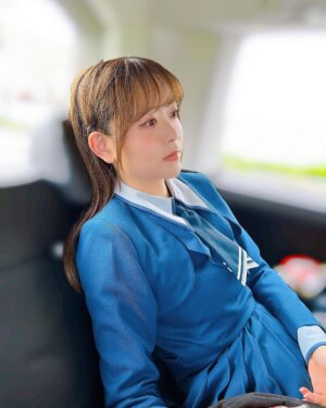 Sally Amaki Instagram - ロケの休憩時間中に萌ちゃんと「助手席に乗った時の良い感じの寝顔アングル研究しよう」ってなった時の写真w
.
「はい！止まって！そこそこ！」
「わかった。この角度覚えとくわ！」
っていう謎のいつ使うねんって技を取得しました🤣🤣