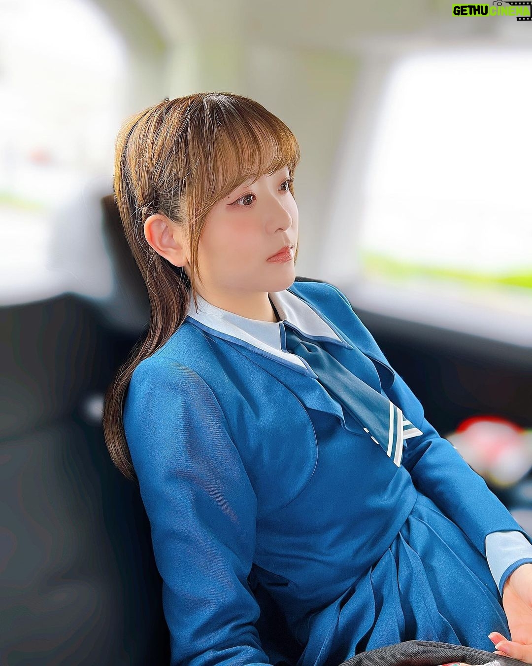Sally Amaki - 5.2K Likes - ロケの休憩時間中に萌ちゃんと「助手席に乗った時の良い感じの寝顔アングル研究しよう」ってなった時の写真w
.
「はい!止まって!そこそこ!」
「わかった。この角度覚えとくわ!」
っていう謎のいつ使うねんって技を取得しました🤣🤣
