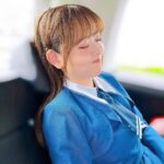 Sally Amaki Instagram - ロケの休憩時間中に萌ちゃんと「助手席に乗った時の良い感じの寝顔アングル研究しよう」ってなった時の写真w . 「はい！止まって！そこそこ！」 「わかった。この角度覚えとくわ！」 っていう謎のいつ使うねんって技を取得しました🤣🤣