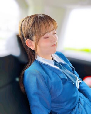 Sally Amaki Instagram - ロケの休憩時間中に萌ちゃんと「助手席に乗った時の良い感じの寝顔アングル研究しよう」ってなった時の写真w
.
「はい！止まって！そこそこ！」
「わかった。この角度覚えとくわ！」
っていう謎のいつ使うねんって技を取得しました🤣🤣