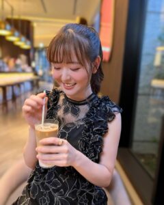 Sally Amaki Instagram - ずっと行きたかったカフェにこの間行ったよ🥰　お久しぶりのインスタ投稿です🥰 お洋服は　@snidel_official さんで萌ちゃんと色違い🥰 #カフェ　#cafe