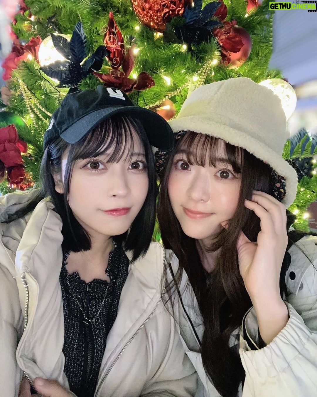 Sally Amaki Instagram - まるまるお誕生日おめでとう🎊 1ミリの気も使わないまるまる💕 なんか友達っていうよりダルい時間を共に過ごす姉妹のような存在😂 もう出会って2年か〜!!怖いね!早いね! 今年はお互いお仕事の空き時間2時間被ってたら会えるということに気付いてから会いすぎ💃🏻🕺🏻 旅行にも行けたし🥰楽しかった〜 2人していっぱい落ち込んで、2人して励まし合って、2人して神社に早朝から行って数珠に頼りに行って💃🏻💃🏻とても楽しい一年だった😂 これからもよろしくね!! ラブ❤️
