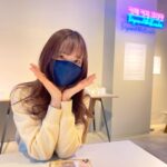 Sally Amaki Instagram – もう2ヶ月くらい美容院行ってないからそろそろプリンアラモード🍮
ほんでまた眼球傷つけて今日からメガネ生活っす