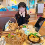 Sally Amaki Instagram - 温泉行きたいな〜 みんなはどこ行きたい？ . I wanna go back home 💃🏻 haven’t seen my dad or my best friends in 3 years 🥲 . #snoopy