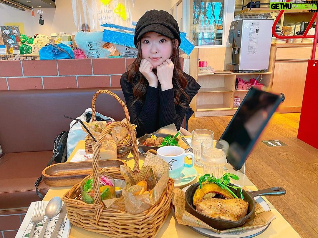 Sally Amaki Instagram - 温泉行きたいな〜 みんなはどこ行きたい? . I wanna go back home 💃🏻 haven’t seen my dad or my best friends in 3 years 🥲 . #snoopy