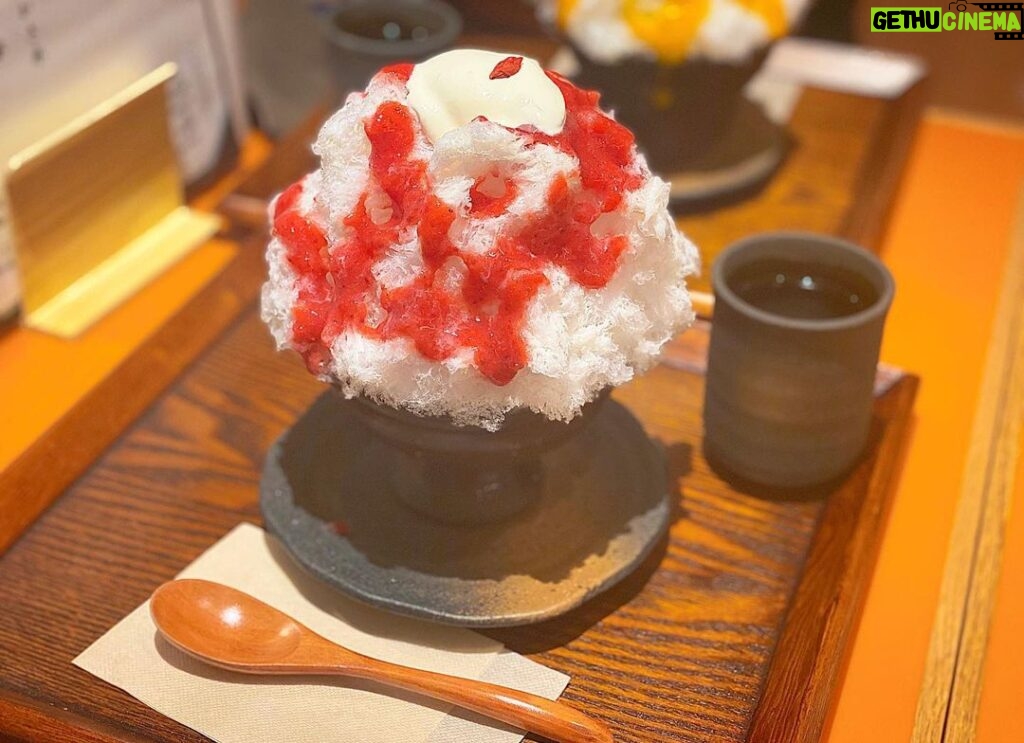 Sally Amaki Instagram - この間人生初めて食べた杏仁豆腐かき氷🍧💃🏻