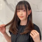 Sally Amaki Instagram - Mirareee Tokyoさんでまた髪質改善トリートメントと前髪カットして頂きました🥰 そして髪めちゃめちゃ伸びてたww そんで髪想像以上にプリン🍮やったww あれ？こんなに染めてなかったっけって🤔次なんの色がいいと思う？🤔 . 毎度のこと人見知りなので他撮り写真は顔が真顔になりがち💃🏻💃🏻