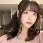 Sally Amaki Instagram - Debating whether I should bleach my hair again 🤔 . 髪の毛伸びないかな〜 . #ヘアアレンジ　#idol