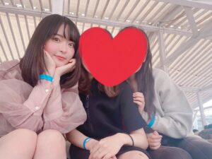 Sally Amaki Instagram - この間お友達が誕生日を祝ってくれました🥰みんなでBBQ🎉
.
海が見えるところだったはずなんですが、席から見えなくて「海？」ってなってたところを友達が撮ってましたw