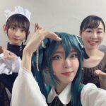 Sally Amaki Instagram - アンサンブル女の子のみんな🥰 覚えるダンスも多いし色んな役も早着替えが大変な中すぐに対応してて本当に尊敬しかないよ😭 . . ・まゆちゃんはシーンで近くにいることが多いからいつもお世話になってる🥰所作が美しいのだ😊いつも出番前に思わず肩揉んじゃうw ・りおちゃんは愛おしいたくあん眉毛☺️いつもベッタリくっついてる☺️美味しいインドカレー食べようね☺️今日も可愛かったよ🥰 ・ひなちゃん前髪神🤩いつも本番前パーフェクト💯税金のセリフ大好き🥰パーティーのシーンも好きよ🥰優しさの塊☺️ ・千織ちゃん💃🏻髪型によって本当に別人になるから凄いな！！っていつも舞台袖で思ってる！！ ダンスしてる時の立ち姿大好き💕 ・ほなみん😘実は一番最初に勇気を出して声をかけたほなみん🥰ダンス綺麗すぎてずっと見てられる🙈とにかく美しい🤩ツイッター作って早くフォローしたいよ〜😘 ・みくるん！ずっと優しいみくるん！いつも励ましてくれる😭ほんで歌上手すぎて泣いちゃう😭本番前いつも前髪チェックしてくれる🥰ありがトマト🍅笑顔に救われる☺️ . . みんなみんないつも笑顔で優しくて演技も歌もダンスも全部凄くて尊敬☺️ 残り２日！私も追いつけるように頑張るね>_<！