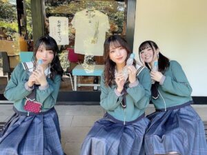 Sally Amaki Instagram - なんかこういう写真見ると凄いメンバー大好きだな〜ってしみじみと感じちゃう😌
1枚目の詩ちゃんの表情が愛おしすぎて好き😭
2枚目のかなえるも可愛すぎる😭
口むにゅーってふいに写真撮られちゃった顔が大好き🥰🥰🥰
.
3枚目はこんな引きの写真だって思ってなくて無理矢理入ろうとしてたら凄いのけぞっちゃったwww
.
ナナニジともう4年いるのか〜🤔
私の青春のカメラロール全てナナニジだな〜😌