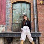 Sally Amaki Instagram – ハロウィンディズニー次は仮装していこうかな💃🏻

Pants @emoda_official 
Shirt @uniqlo_jp 
Shoes @timberland_jpn 
Sunglasses @quayaustralia 
Backpack @outdoorproducts_jp 
Ear cuff @hfractal 

#tokyodisneysea #fashion #japanesefashion #idol #streetfashion