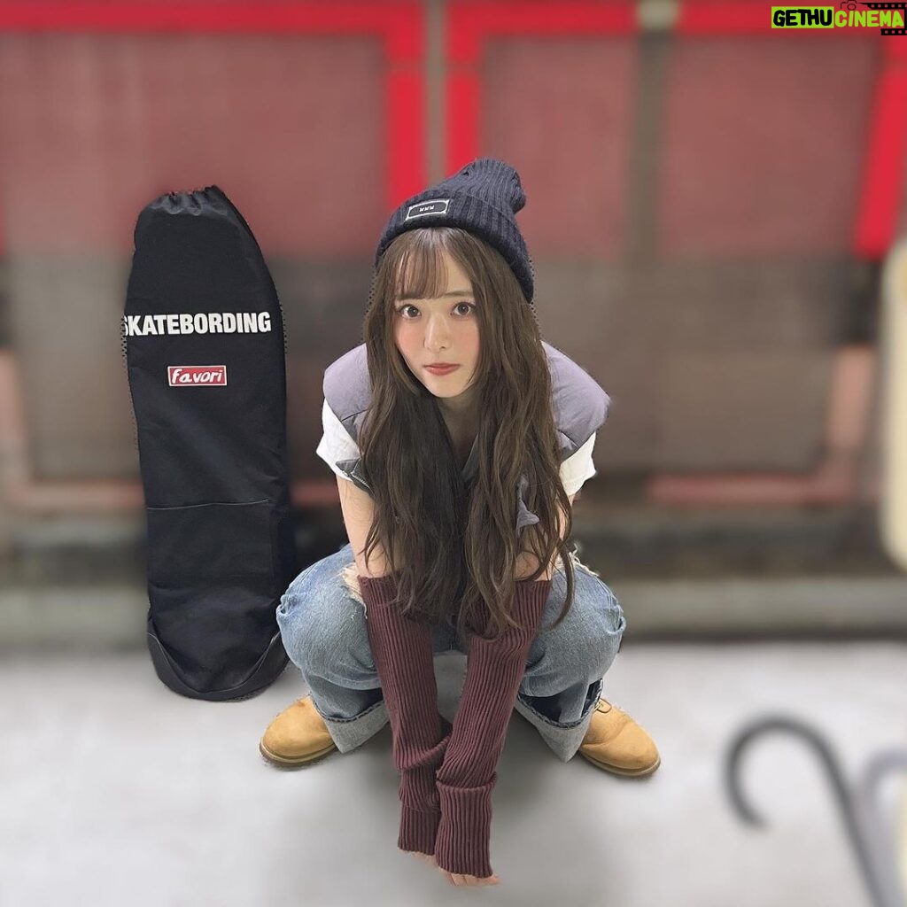 Sally Amaki Instagram - Beanie @trenta_official_ Crop top @zara Jeans & vest @emoda_official Shoes @timberland_jpn Arm warmer @archives__official なんかオシャレなことしてみた🕺🏻 #japanesefashion #fashion #streetwear #idol