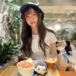 Sally Amaki Instagram – #ワールドダイスター のイベントの為に美容院行って来ました🥰
夏にロングはやっぱり暑いですね〜😱
早く切りたいな〜
でもここまで伸ばしたらもはや切るのも勿体無いな〜憧れの推しキャラ見つけてその長さに切ろうかな〜