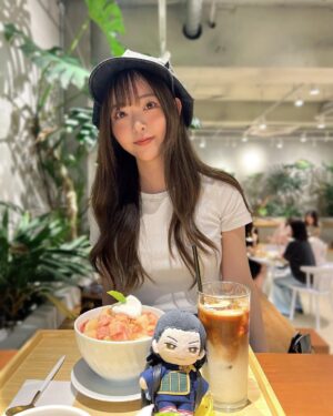 Sally Amaki Instagram - #ワールドダイスター　のイベントの為に美容院行って来ました🥰
夏にロングはやっぱり暑いですね〜😱
早く切りたいな〜
でもここまで伸ばしたらもはや切るのも勿体無いな〜憧れの推しキャラ見つけてその長さに切ろうかな〜