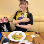 Sally Amaki Instagram – つっきーが当ててくれました(またw)
天城はスペシャルを当てました！！🤩
.
3連続で同じファイル当たって、もうリハに行かなきゃいけない時間で撃沈してたつっきーに、最後天城がテイクアウトで唐揚げを頼んで見事滑り込みセーフで五条先生を出すという激アツ展開がありました
みんな幸せに帰れた💃🏻
#オタ活
