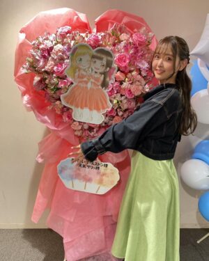Sally Amaki Instagram - #tomochan 
オールストン感謝祭でみなさんから頂いたお花心から嬉しかったです💕
いっぱいお写真撮りました🥰
いつもありがとうございます♪
ラブが止まりません！！！
皆さんがいつも応援して下さるおかげで次のお仕事に繋がってます🥺
本当にどの現場に行っても「天城さんのファンの方はすごい優しい方々ばっかりですね」って言われて嬉しいです😭
大大大好きです。いつも現場に来てくださったり、コメントをいっぱいして下さったり、実況をいっぱいして下さったり、お便りをいっぱい送って下さったりありがとうございます！
皆さんのおかげでまた一つ嬉しいご報告がいつかできます🥰待ってて下さいね💕