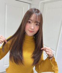 Sally Amaki Instagram - Rayreeeさんでトリートメント&カラーして頂きました💕 帰り際ピザ食べて、LOLA’S で大好きなレッドベルベットカップケーキ買ってからお仕事行きました💕 ハッピーな1日でした💕
