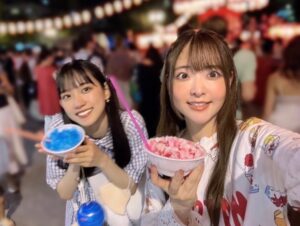 Sally Amaki Instagram - この間夏の子と夏してきました💕
人生数億年ぶりの屋台！
MATSURIシャツ貰っちゃった🤣
ここ数ヶ月毎月会ってる😚
最近の方が昔より仲が良い気がするのな〜ぜな〜ぜ？👯‍♀️
次は手持ち花火だ〜🥰🤌🏻🎇
.
.
#声優　#夏祭り #アイドル  #オタ活