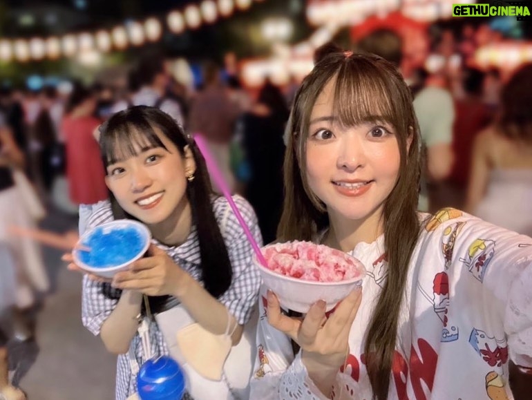 Sally Amaki - 5.2K Likes - この間夏の子と夏してきました💕
人生数億年ぶりの屋台!
MATSURIシャツ貰っちゃった🤣
ここ数ヶ月毎月会ってる😚
最近の方が昔より仲が良い気がするのな〜ぜな〜ぜ?👯♀️
次は手持ち花火だ〜🥰🤌🏻🎇
.
.
#声優 #夏祭り #アイドル #オタ活