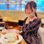 Sally Amaki Instagram - @mochizuki_rino227 ちゃんが念願のいちご🍓を食べさせてくれたよ🥰 可愛い子だ💓 知れば知るほど可愛い子だ😌 もっともっとりのちの魅力がみんなに届きますように😌 ラブ❤️ えまかっちゃんとも詩ちゃんとも音ちゃんともみなるんともご飯行こうって言ってるのにまだ行けてないから行きたいな〜(ちらっ🙎🏻‍♀️)
