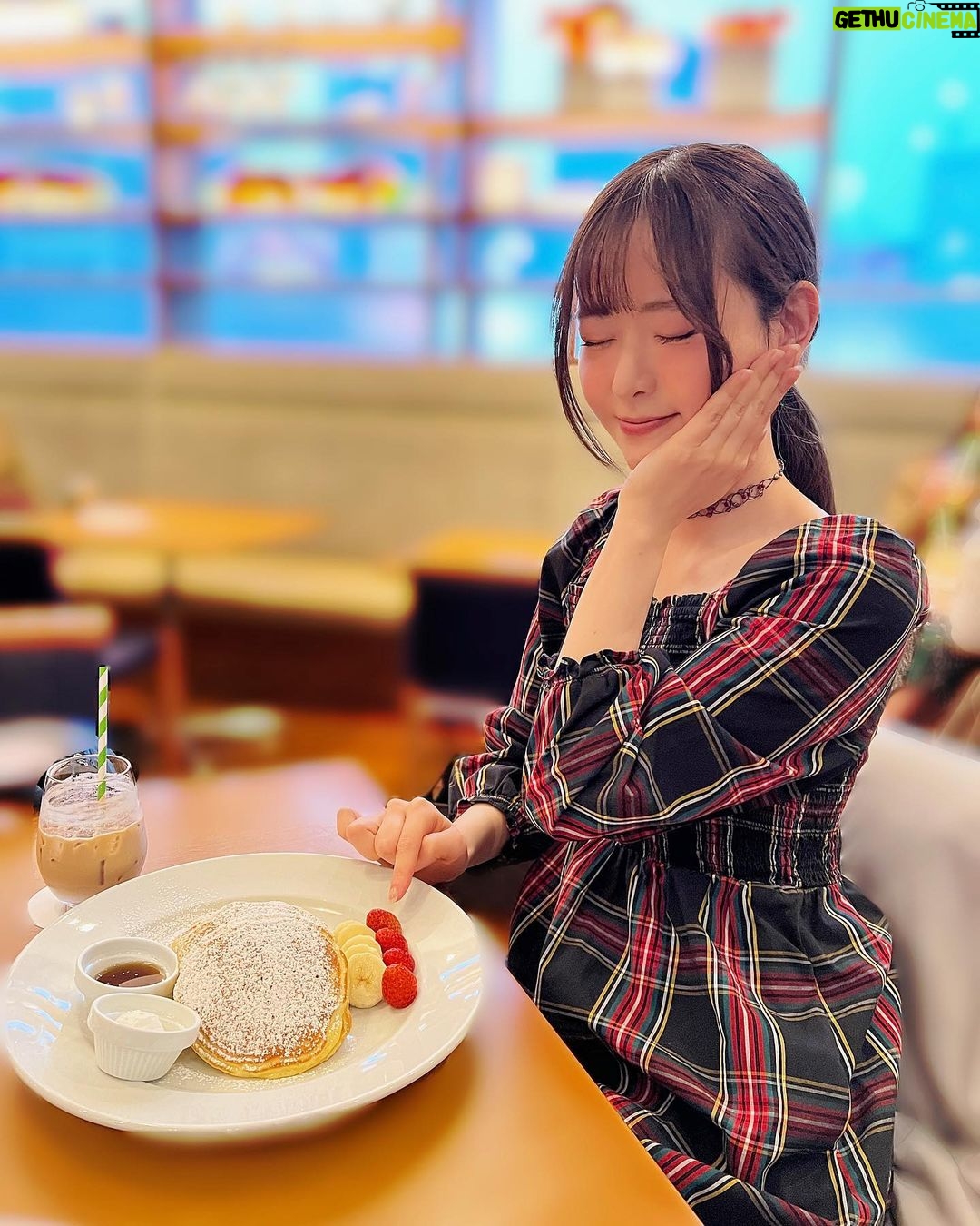 Sally Amaki Instagram - @mochizuki_rino227 ちゃんが念願のいちご🍓を食べさせてくれたよ🥰 可愛い子だ💓 知れば知るほど可愛い子だ😌 もっともっとりのちの魅力がみんなに届きますように😌 ラブ❤️ えまかっちゃんとも詩ちゃんとも音ちゃんともみなるんともご飯行こうって言ってるのにまだ行けてないから行きたいな〜(ちらっ🙎🏻♀️)