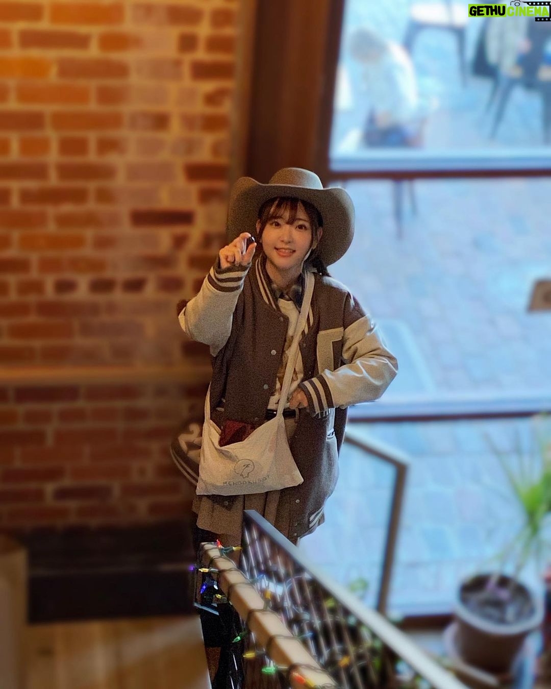 Sally Amaki Instagram - 「ドングリ」! 皆さん、2022年オンライントーク会ありがとうございました! 天城は今日でこのシングルはラストでした! いっぱい「おめでとう!」っていうお言葉を頂いたり、「元気をありがとう!」ってお言葉を頂いたり、本当に嬉しかったです。 来年はもっともっと活動の幅を広げて、色んな場所で皆さんに笑顔をお届けできる所が出来たら良いなって思ってます! ありがとうございました🥰🥰🥰