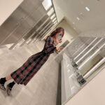 Sally Amaki Instagram - お気に入りのワンピース✌️ スタッフさん達のフランクな感じがとてもとても心地が良くて毎日楽しい🥰 コロナ禍で海外難しいのかなって思ってたけど、今回でコロナ禍の飛行機の乗り方分かったのでもっと頻繁に来ます🥰 日本も大大大好きだから行くのも楽しみだけど、やっぱり生まれ育ったこっちの方が心の疲れは取れますね😌 がんばろっと🐄 . I forgot how big these bathrooms are #ootd #アメリカ