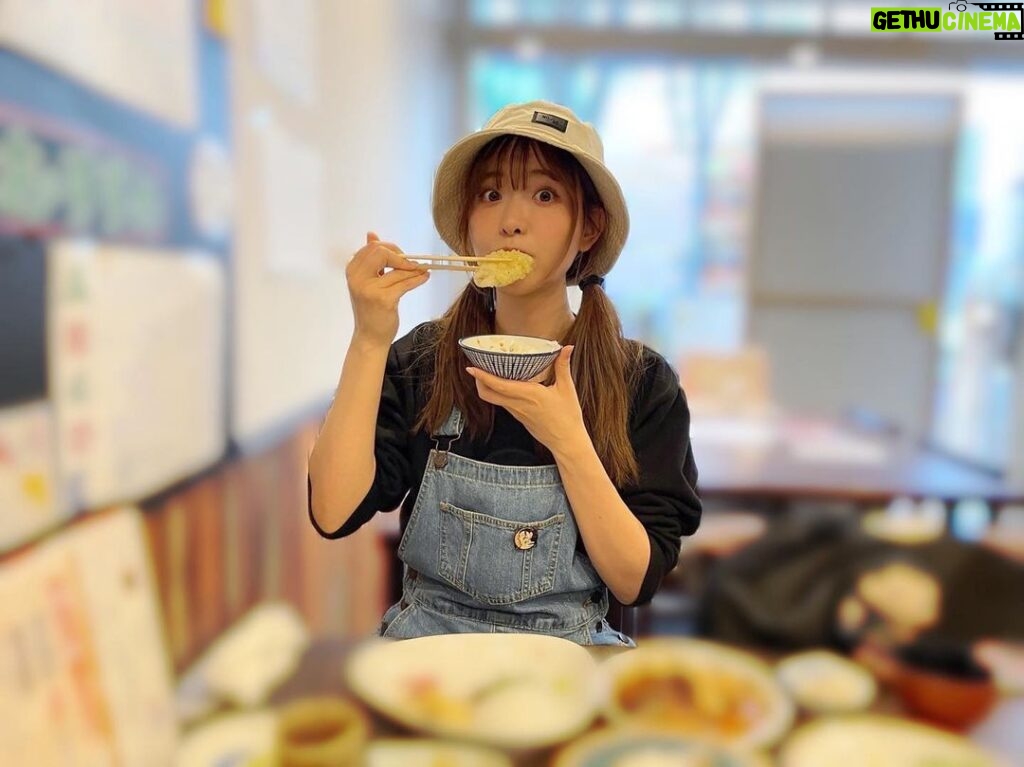 Sally Amaki Instagram - ご飯は元気の源だね〜🤭 What are your plans for New Years? (Asking in November so I can get ideas for my own 🤣) . 8