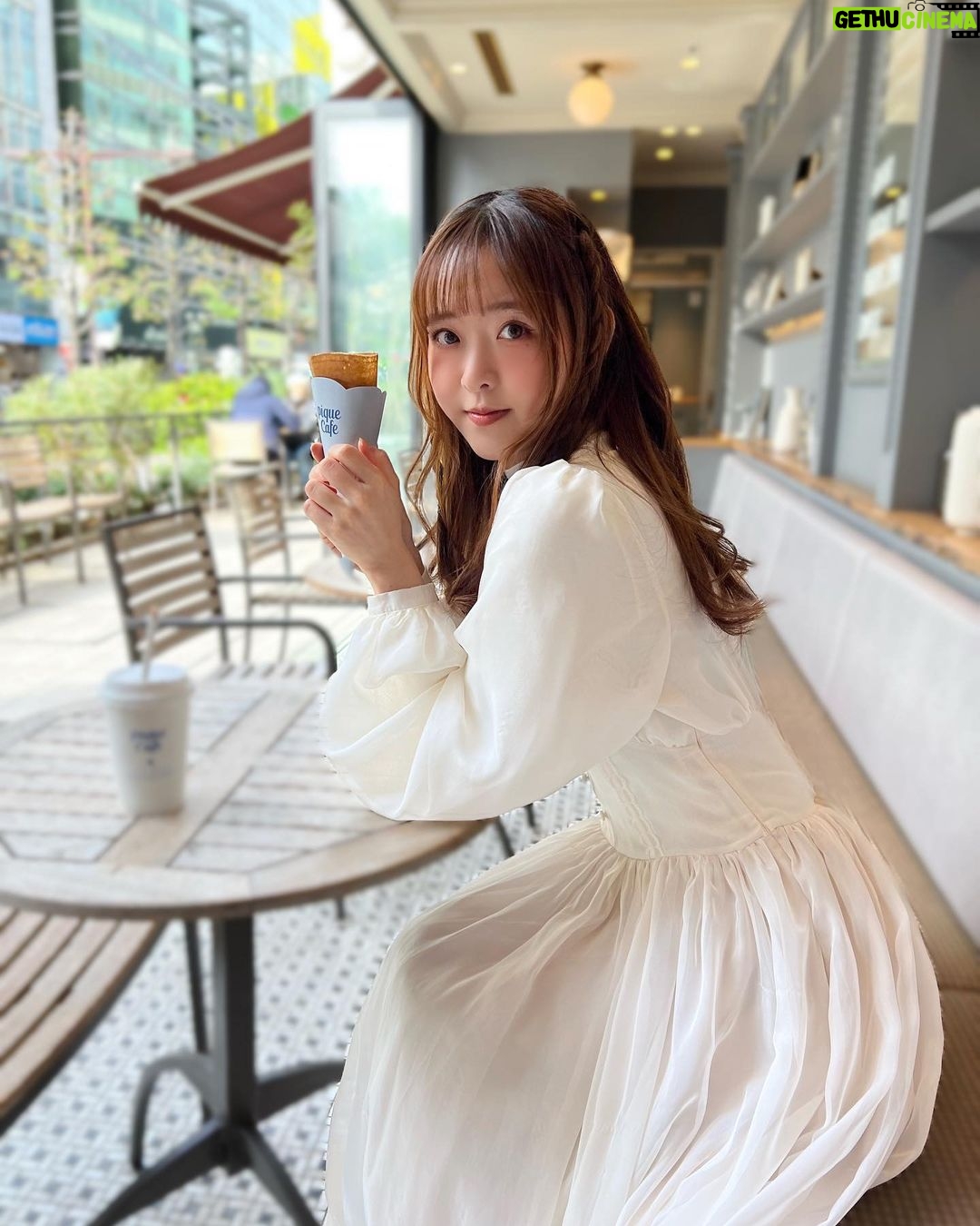 Sally Amaki Instagram - 萌ちゃんとカフェに行って来ました🥰 人生で初めてシュガーバターのクレープを食べました🥰 #ジェラピケカフェ