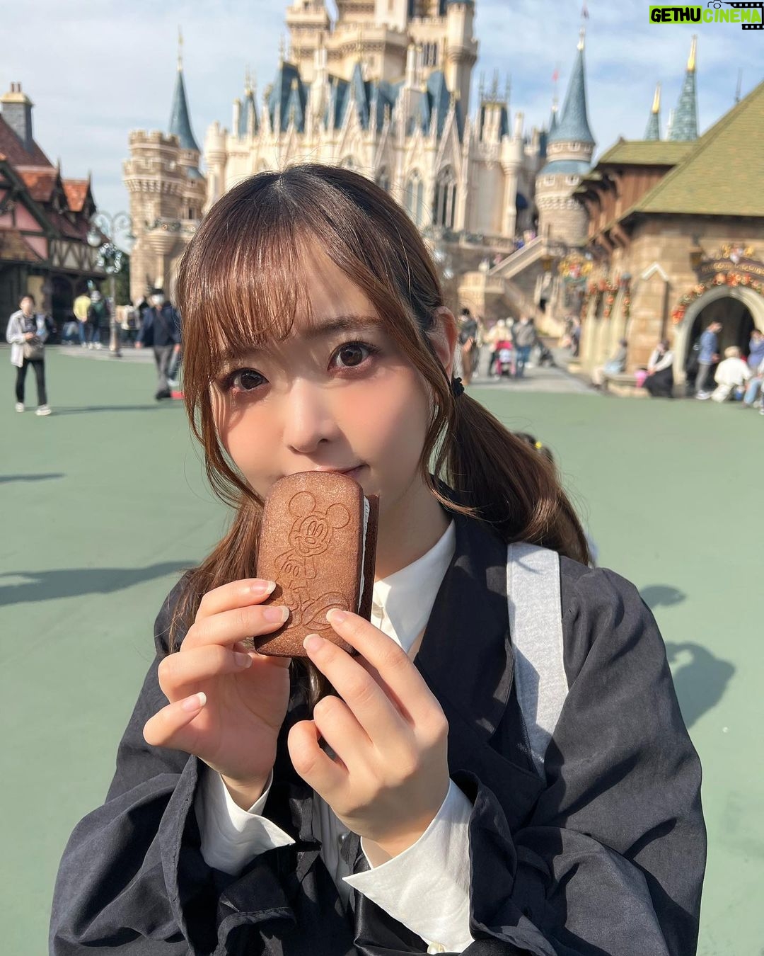 Sally Amaki - 5K Likes - もう8〜9年くらい知ってるネッ友がなんと海外の某ネズミのランドでプリンセスをやることになったんです!!
私が声優になりたいって言い始めてた頃くらいからその子もずっとプリンセスになりたいって頑張ってたから🥲8年越しに夢が叶ってて凄い嬉しい気持ちでいっぱいです😌
早く行かねば!という気持ちでいっぱいなので、次に数日間お休みが頂ける機会がある時は海外へ行こうと思います!!
世界中に頑張ってる友達がいるのは少年漫画みたいで楽しいですね😌次会う時は私もレベルアップして共にボスを倒しに行こうかな🌜🤝🌛