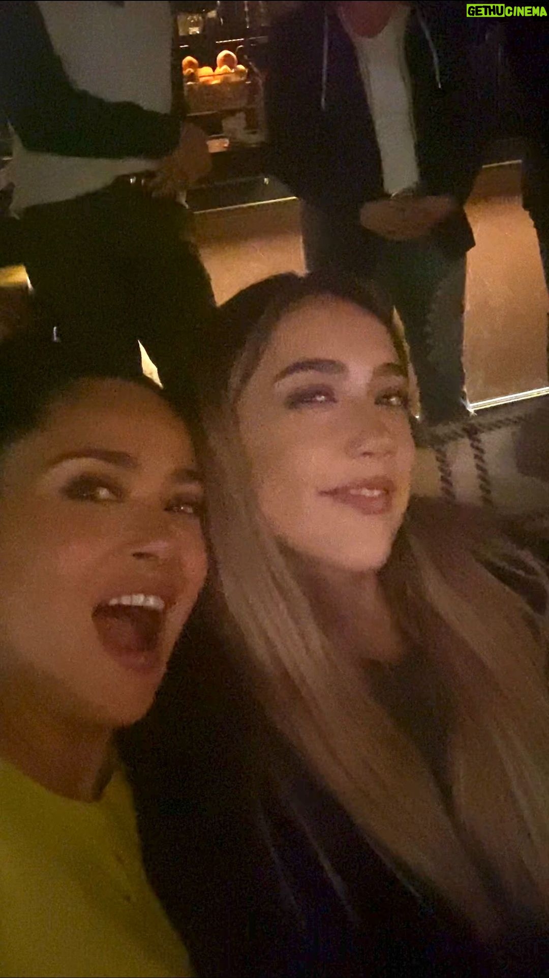 Salma Hayek Pinault Instagram - What a night!✨ I was lucky enough to hear Kate sing some months ago with my family. And today, she’s come out with her debut single, ‘Talk About Love,’ let’s talk about how much I love your voice! ❤️(Disclaimer: This is not Kates song but you can hear her new release wherever you get your music from, go listen now!) #katehudson ¡Qué noche tan increíble! ✨ Tuve la suerte de escuchar a Kate cantar hace algunos meses con mi familia. Y hoy, ha lanzado su sencillo debut, ‘Talk About Love’. ¡Hablemos de cuánto amo tu voz! ❤️(Nota: Esta no es la canción de Kate, pero puedes escuchar su nueva versión donde sea que obtengas tu música, ¡escucha ahora!) 🎤: @katehudson 🎵: Can’t Let Go, written by Randy Weeks recorded by Lucinda Williams.